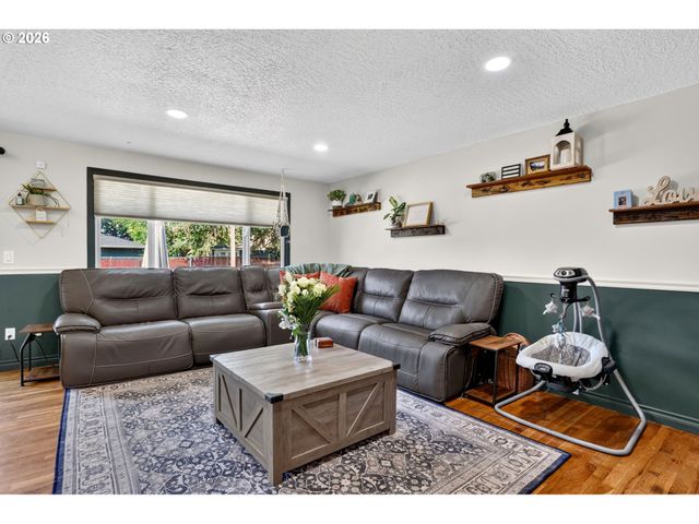 705 Ne 18TH Ct, Gresham, OR 97030