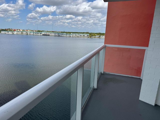 1301 NE Miami Gardens Drive 605w, Miami, FL 33179