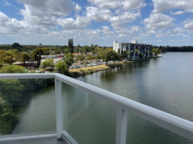 1301 NE Miami Gardens Drive 605w, Miami, FL 33179