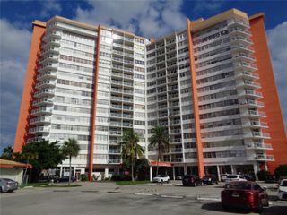 1301 NE Miami Gardens Drive 605w, Miami, FL 33179