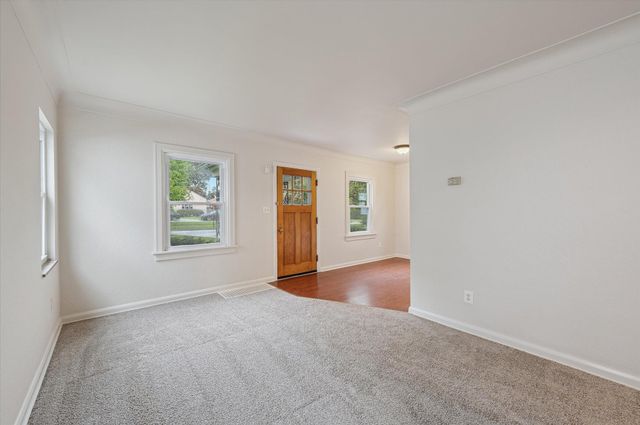 2227 Castlewood Drive, Toledo, OH 43613