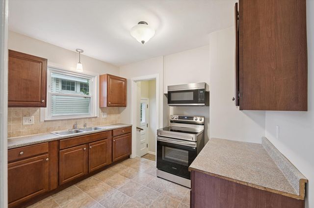 2227 Castlewood Drive, Toledo, OH 43613