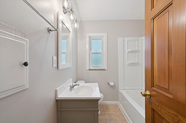 2227 Castlewood Drive, Toledo, OH 43613