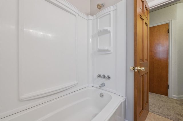 2227 Castlewood Drive, Toledo, OH 43613