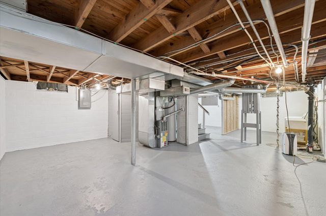 2227 Castlewood Drive, Toledo, OH 43613