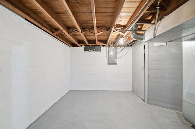 2227 Castlewood Drive, Toledo, OH 43613