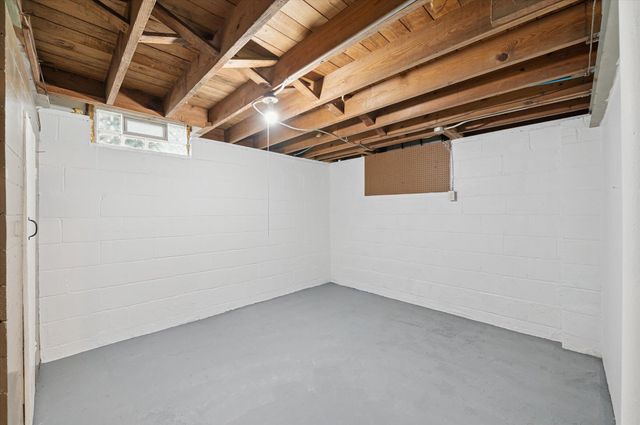 2227 Castlewood Drive, Toledo, OH 43613