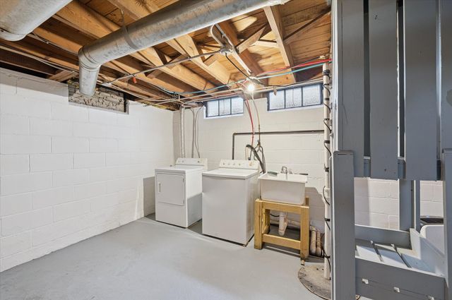 2227 Castlewood Drive, Toledo, OH 43613