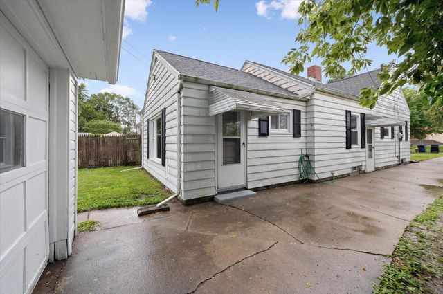 2227 Castlewood Drive, Toledo, OH 43613