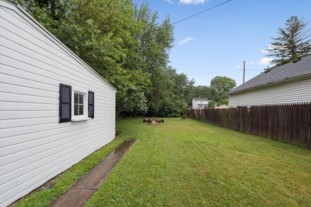 2227 Castlewood Drive, Toledo, OH 43613