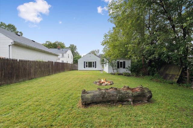 2227 Castlewood Drive, Toledo, OH 43613