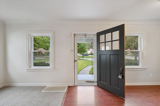 2227 Castlewood Drive, Toledo, OH 43613