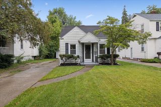 2227 Castlewood Drive, Toledo, OH 43613