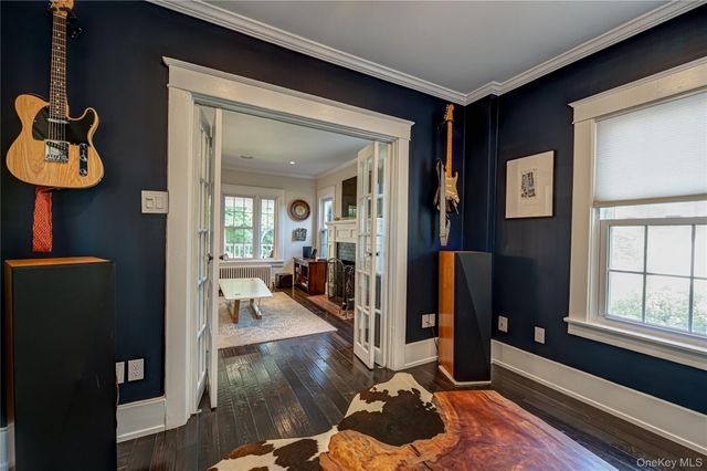 24 Soundview Road, Huntington, NY 11743