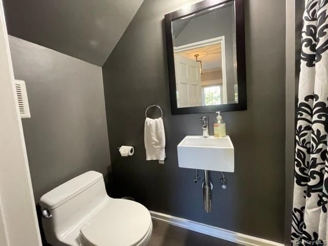 24 Soundview Road, Huntington, NY 11743