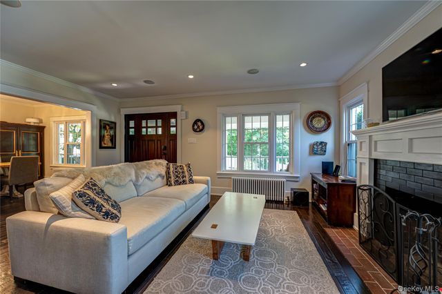 24 Soundview Road, Huntington, NY 11743