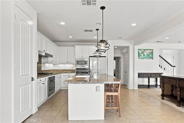858 E Manresa, Azusa, CA 91702