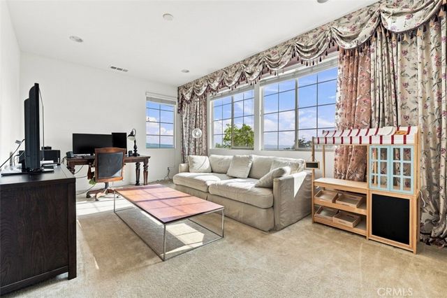 858 E Manresa, Azusa, CA 91702