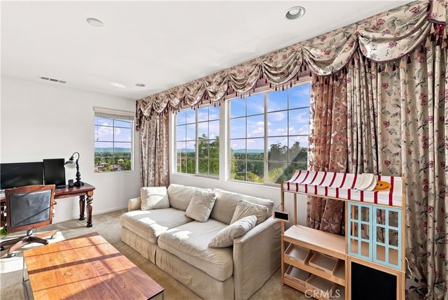 858 E Manresa, Azusa, CA 91702