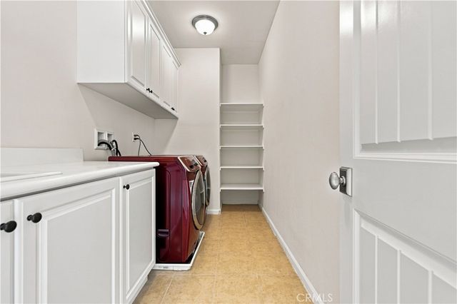 858 E Manresa, Azusa, CA 91702