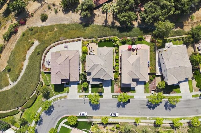 858 E Manresa, Azusa, CA 91702