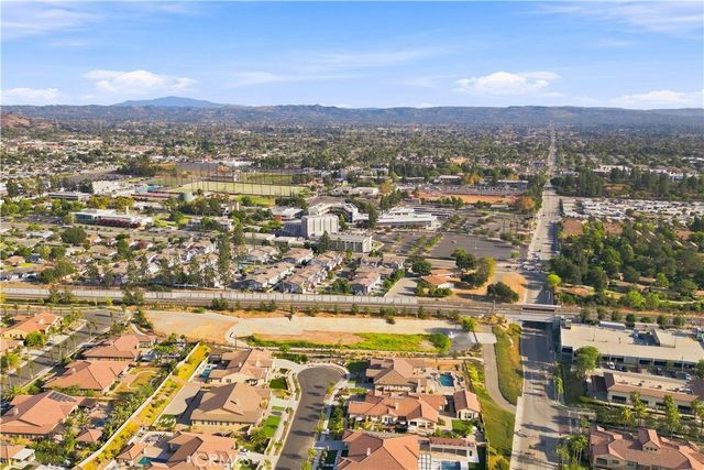 858 E Manresa, Azusa, CA 91702