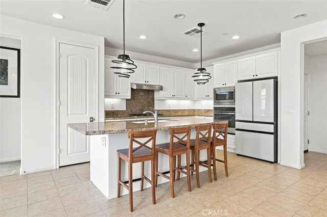 858 E Manresa, Azusa, CA 91702
