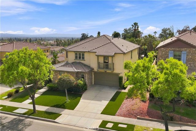 858 E Manresa, Azusa, CA 91702