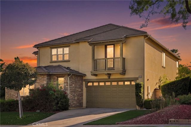 858 E Manresa, Azusa, CA 91702
