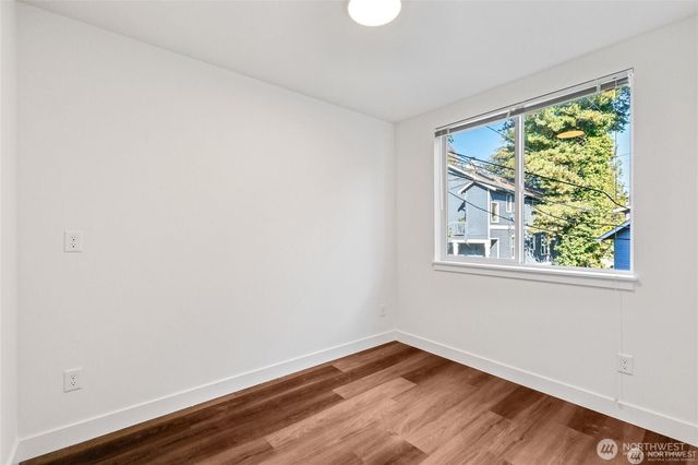 5255 Brooklyn Avenue NE, Seattle, WA 98015