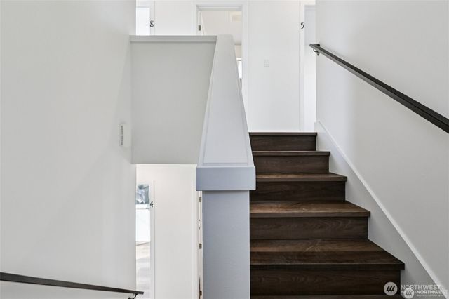 5255 Brooklyn Avenue NE, Seattle, WA 98015