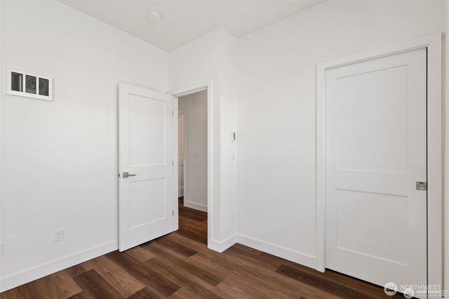 5255 Brooklyn Avenue NE, Seattle, WA 98015