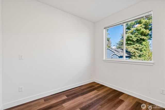 5255 Brooklyn Avenue NE, Seattle, WA 98015