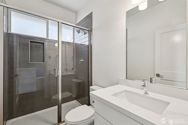 5255 Brooklyn Avenue NE, Seattle, WA 98015