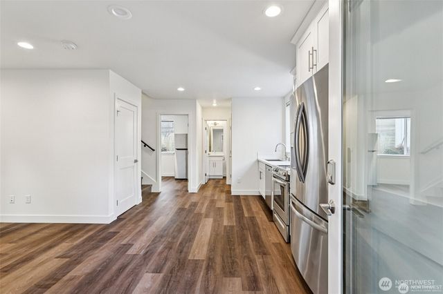 5255 Brooklyn Avenue NE, Seattle, WA 98015