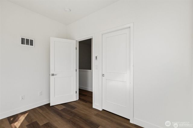 5255 Brooklyn Avenue NE, Seattle, WA 98015