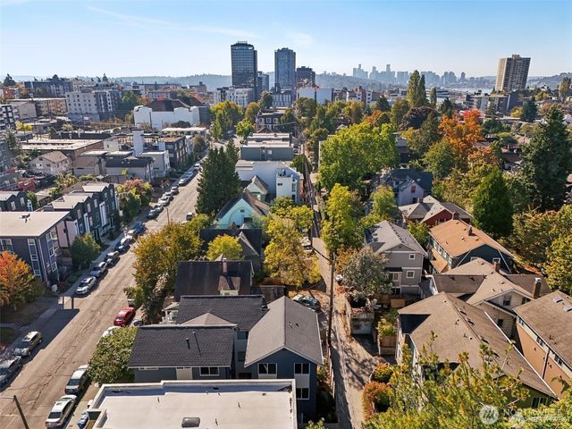 5255 Brooklyn Avenue NE, Seattle, WA 98015