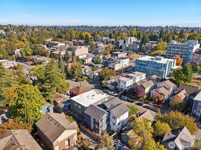 5255 Brooklyn Avenue NE, Seattle, WA 98015