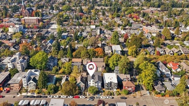 5255 Brooklyn Avenue NE, Seattle, WA 98015