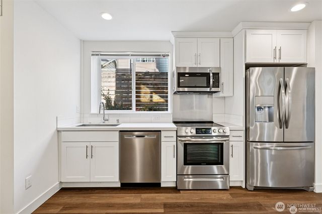 5255 Brooklyn Avenue NE, Seattle, WA 98015