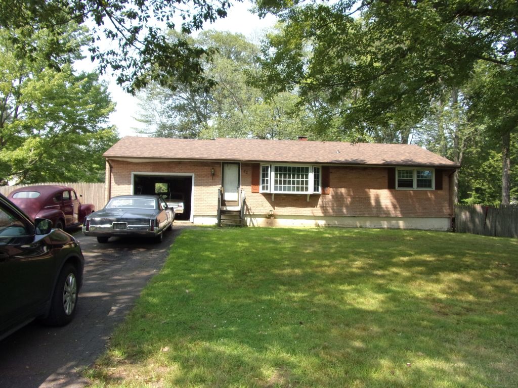 22 Jasmine Lane, Wolcott, CT 06716