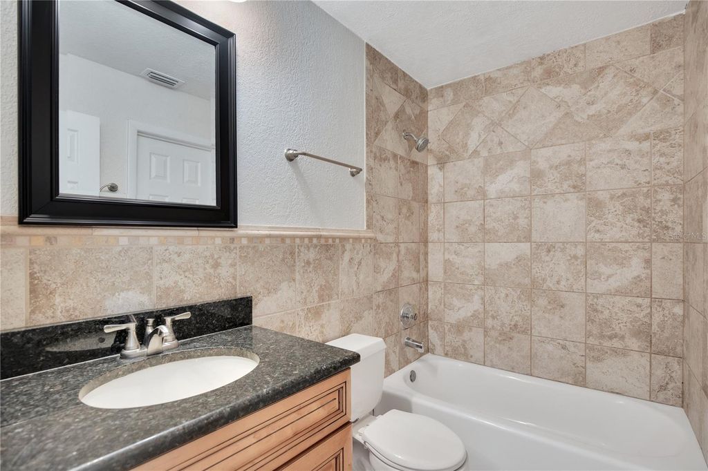 Image 12 of property listing at 100 RESERVE CIRCLE 104, Oviedo, FL 32765