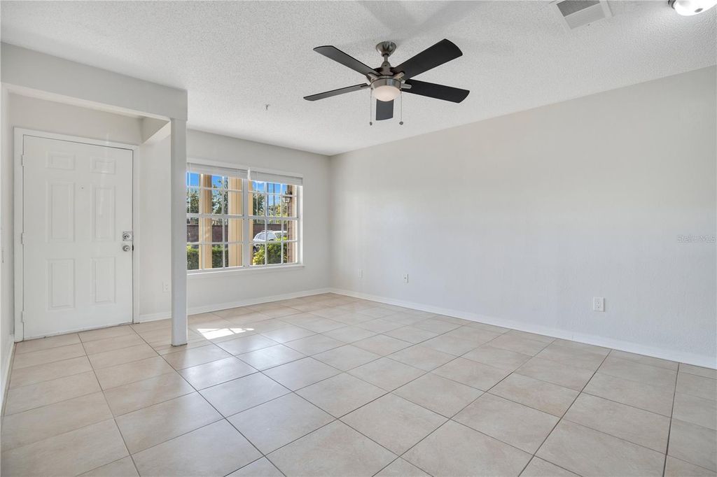Image 3 of property listing at 100 RESERVE CIRCLE 104, Oviedo, FL 32765
