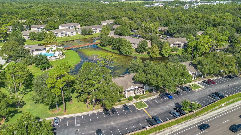 Image 24 of property listing at 100 RESERVE CIRCLE 104, Oviedo, FL 32765