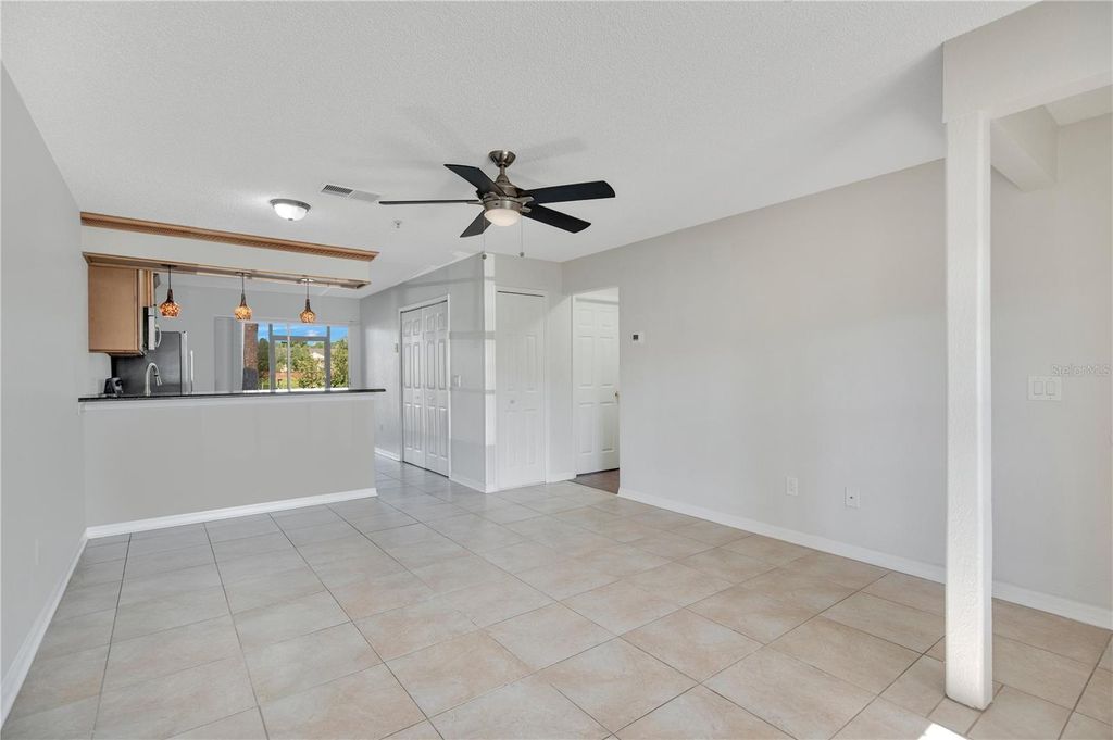 Image 5 of property listing at 100 RESERVE CIRCLE 104, Oviedo, FL 32765