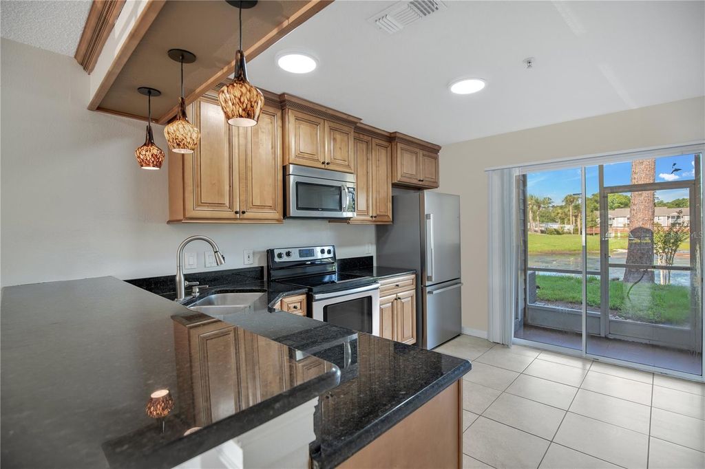 Image 7 of property listing at 100 RESERVE CIRCLE 104, Oviedo, FL 32765