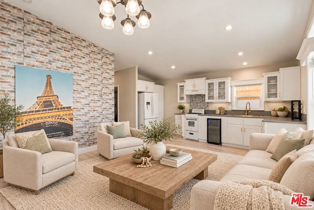 8250 Lankershim Boulevard 112, North Hollywood, CA 91605 — exterior