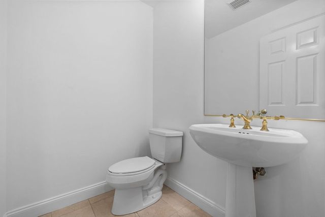 606 Wisteria Way 606, Wayland, MA 01778