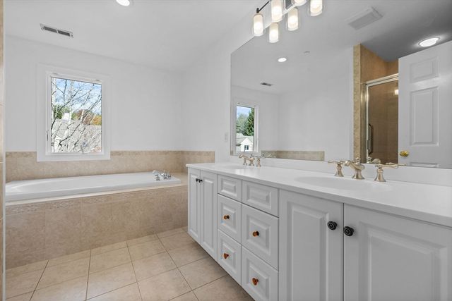 606 Wisteria Way 606, Wayland, MA 01778