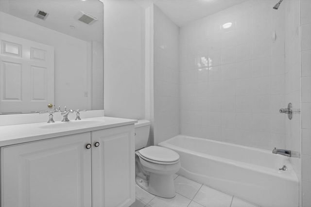 606 Wisteria Way 606, Wayland, MA 01778